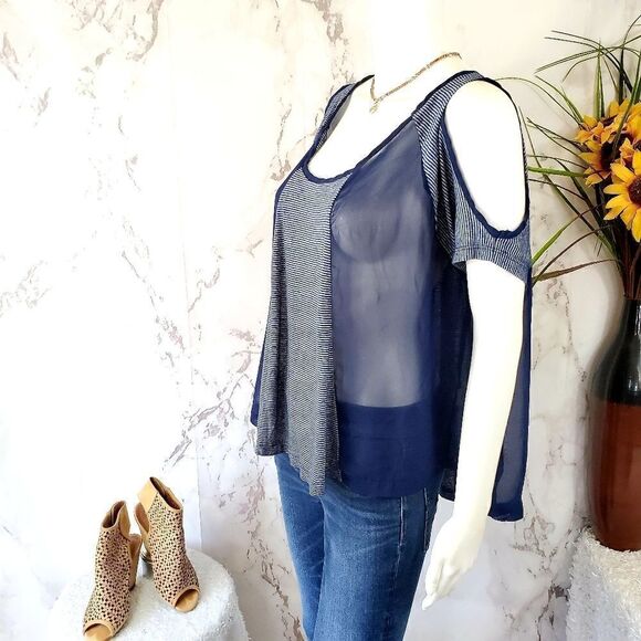 ASOS SYLK pretty flowy cut out shoulder top - Picture 1 of 7